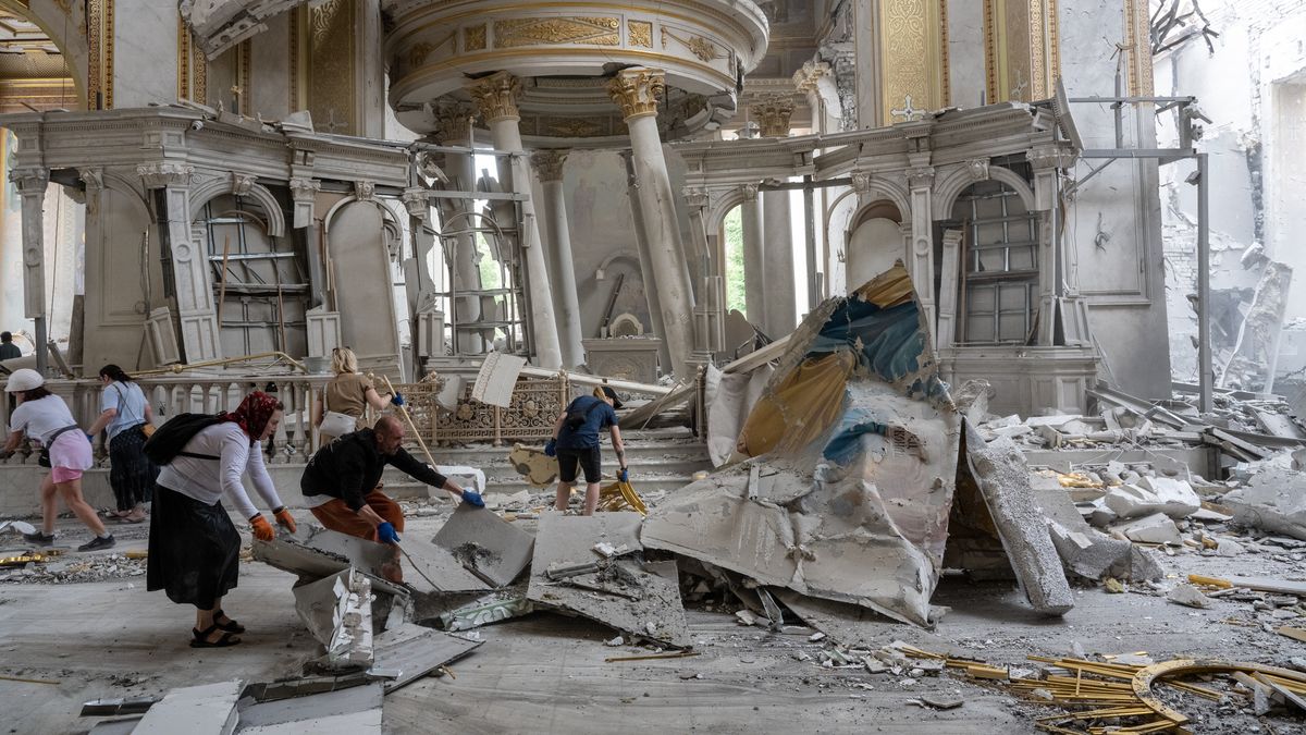 Fotky: Krása se změnila v ruiny. Tak rakety zničily ikonický chrám v Oděse